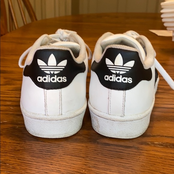 Adidas Superstar sneakers size 8.5 women’s - Picture 3 of 4